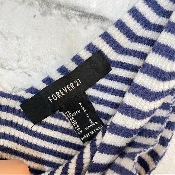 Forever 21 Blue Striped Knit Crop Top Size Small - Picture 5 of 6
